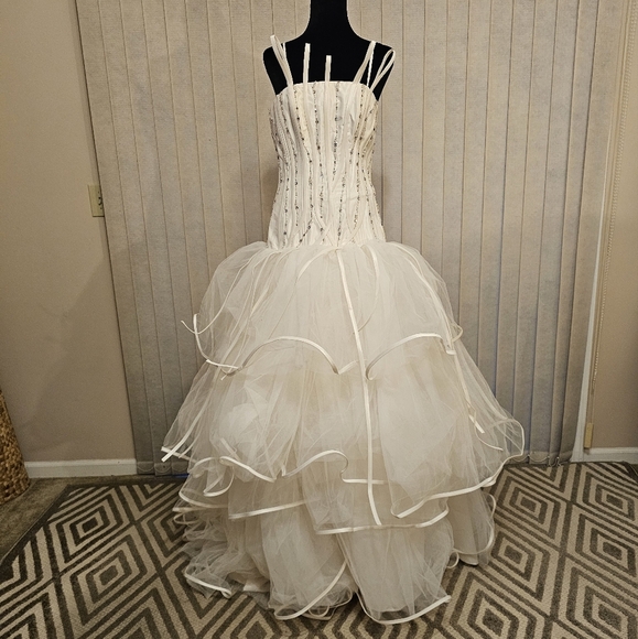 Elegant White Strapless Gown 8/40 - Picture 1 of 6